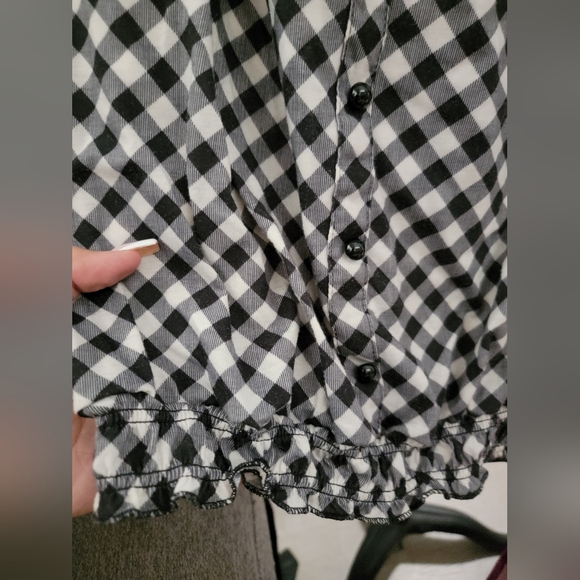 Black and White Checkered Blouse Size MEDIUM - Picture 6 of 6